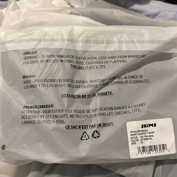 Skims fits everyone short sleeve t shirt size Medium - Picture 5 of 5